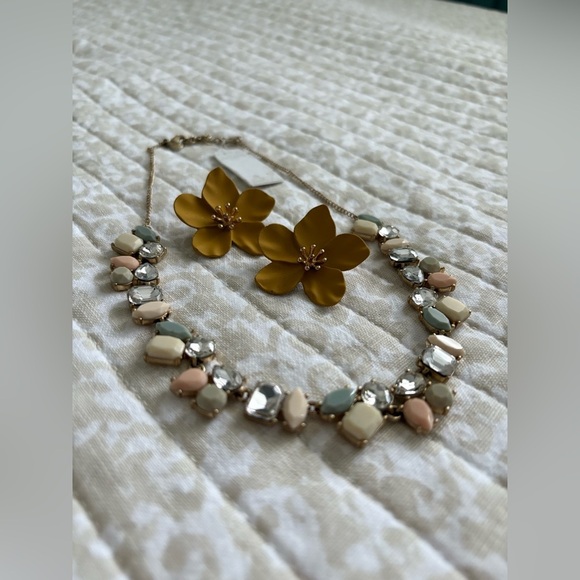 J. Crew Pastel Brulee Mixed Crystal Stone Petal Cluster Necklace - Picture 2 of 12